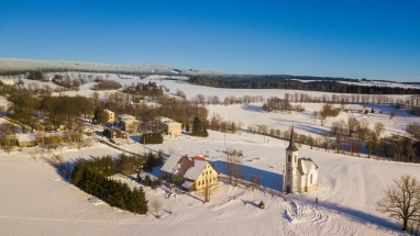 Škola na Vsi pohledem z nebes